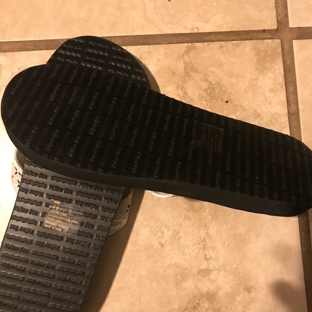 Yellow Box flip flops - Picture 7 of 7